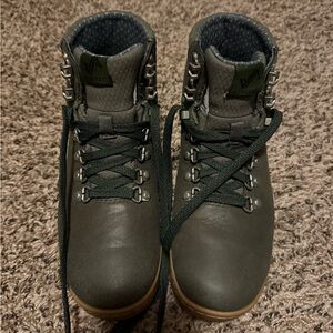 Forsake Patch Green Boots Womens 6.5. Excellent condition.